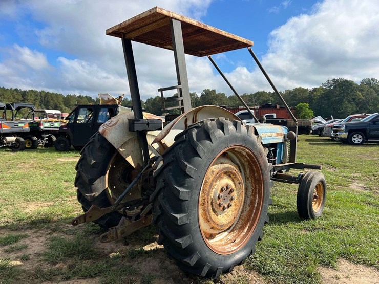 ford-4000-diesel-tractor-w/-canopy-(3,400-hours)-not-operational-image-3
