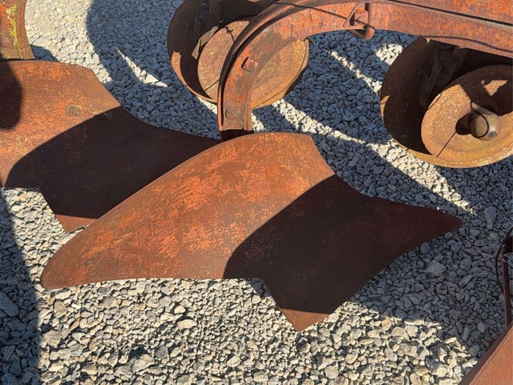 three-bottom-plow-image-14