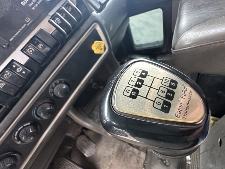 2014-kenworth-t800-image-28