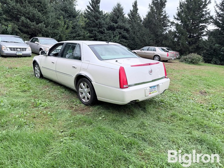 2007-cadillac-dts-sedan-image-7