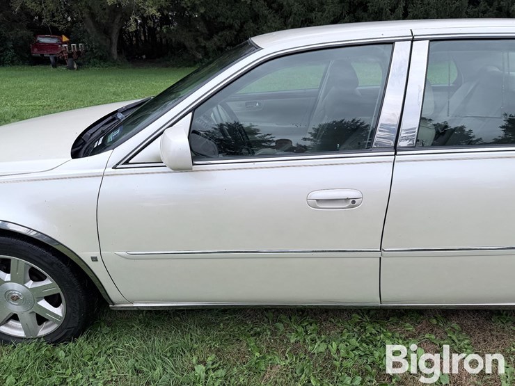 2007-cadillac-dts-sedan-image-9