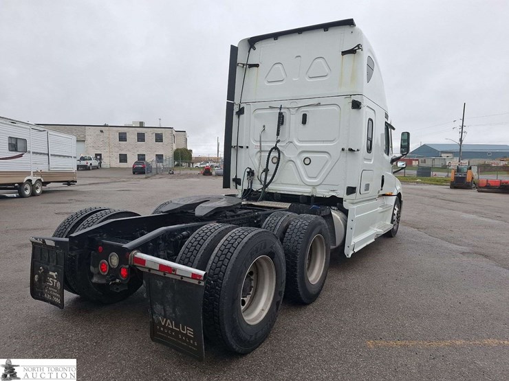 2021-freightliner-cascadia-t/a-sleeper-tractor-image-17