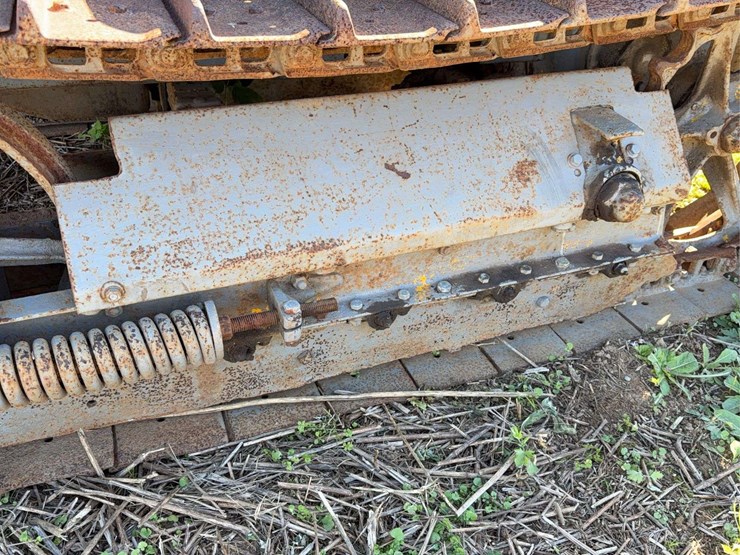 caterpillar-ten-image-43