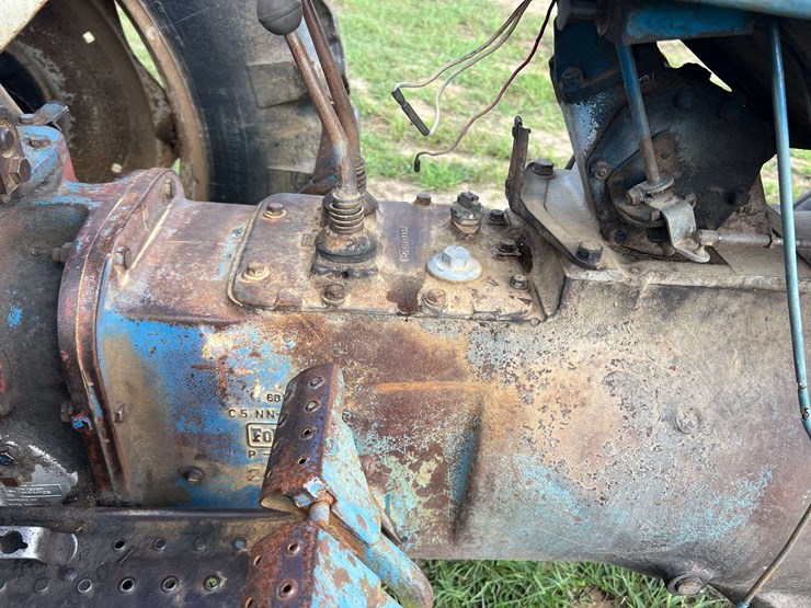 ford-4000-diesel-tractor-w/-canopy-(3,400-hours)-not-operational-image-30