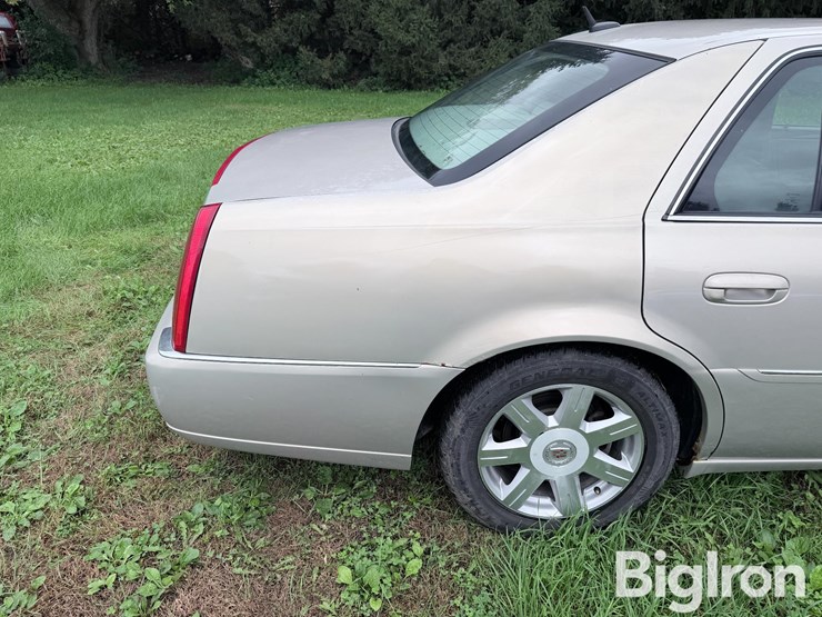 2008-cadillac-dts-sedan-image-15
