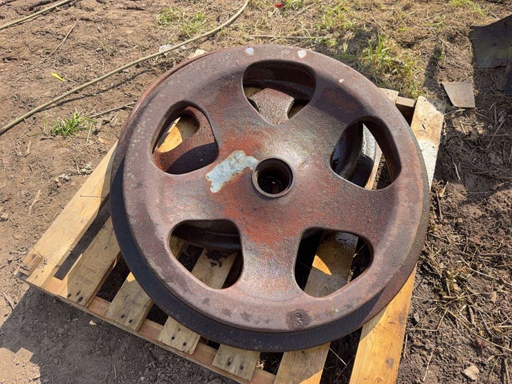 fordson-cast-front-wheels-image-2