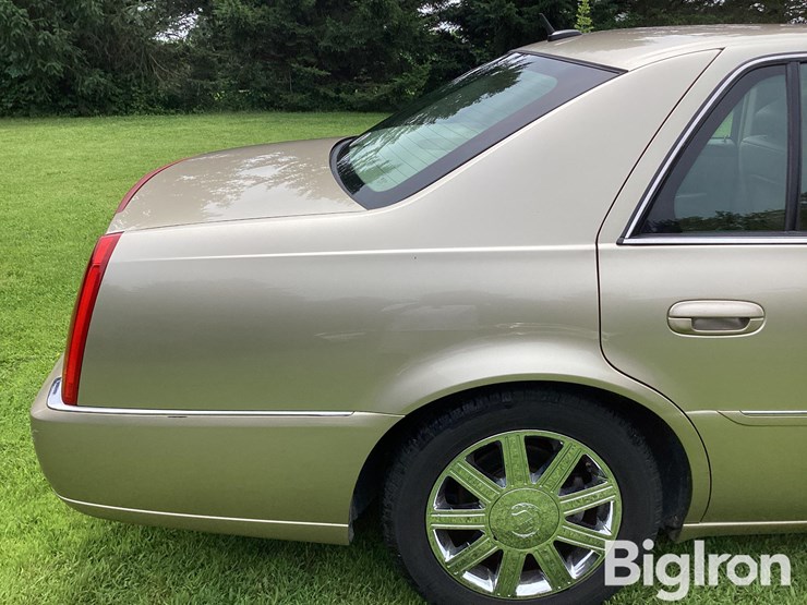 2006-cadillac-dts-4-door-sedan-image-19