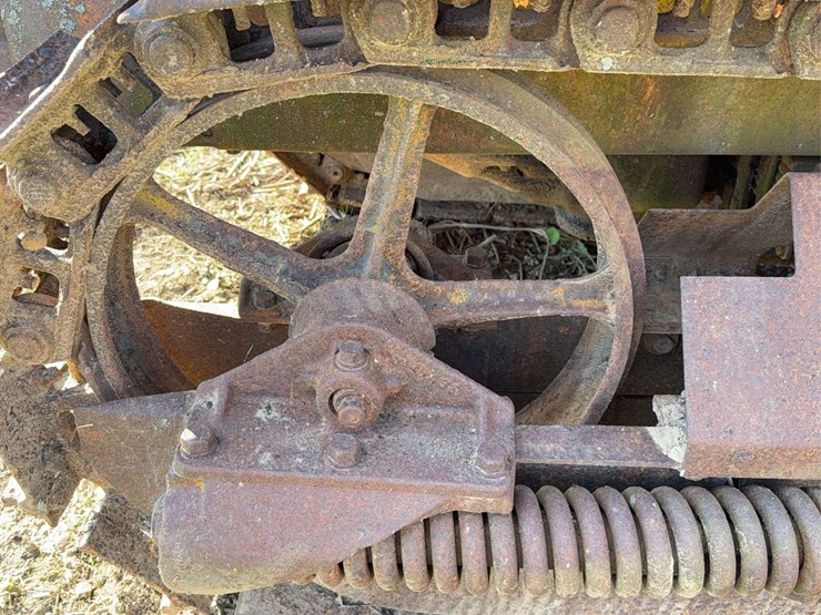 caterpillar-twenty-two-image-39