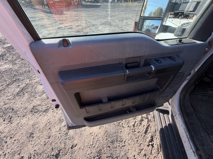 2011-ford-f350-image-30