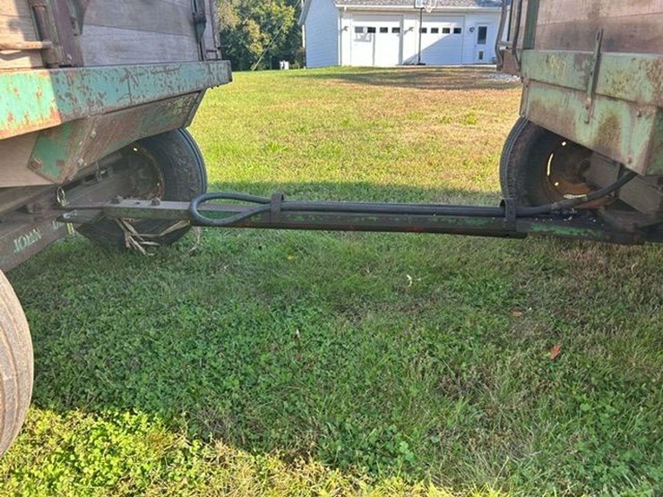 heider-box-on-jd-short-hub-running-gear-with-hoist-image-6