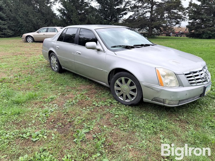 2006-cadillac-dts-luxury-i-sedan-image-3