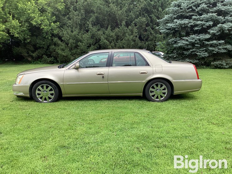 2006-cadillac-dts-4-door-sedan-image-8