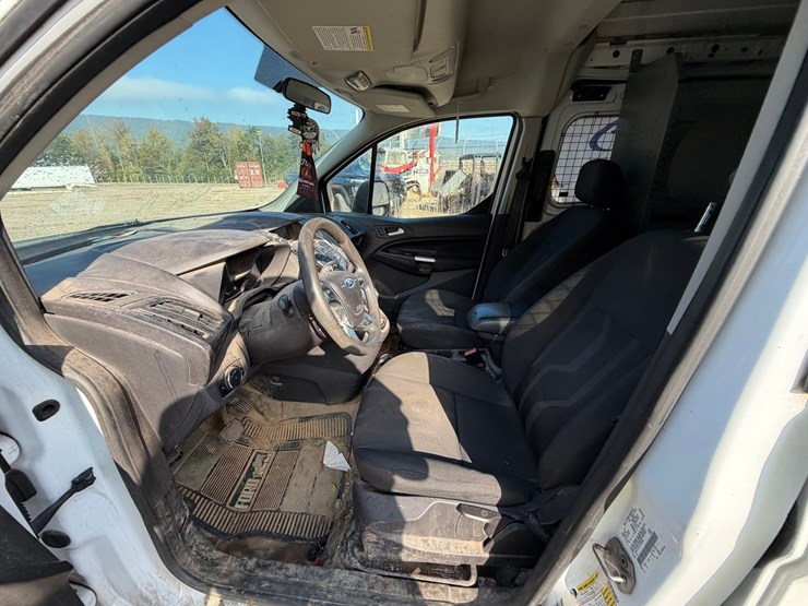 #4553-•-2015-ford-transit-connect-cargo-van-image-30