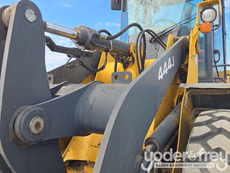 2008-john-deere-444j-image-16