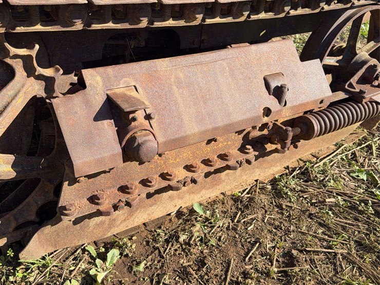 caterpillar-twenty-two-image-31