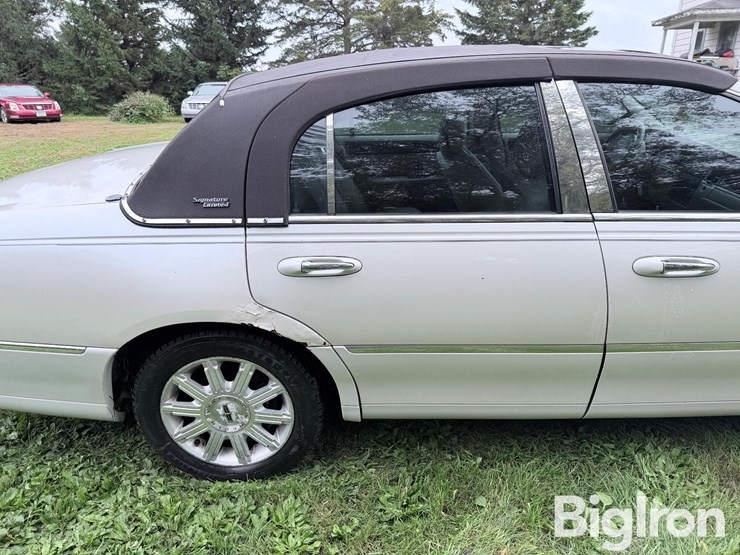 2007-lincoln-town-car-signature-limited-sedan-image-15