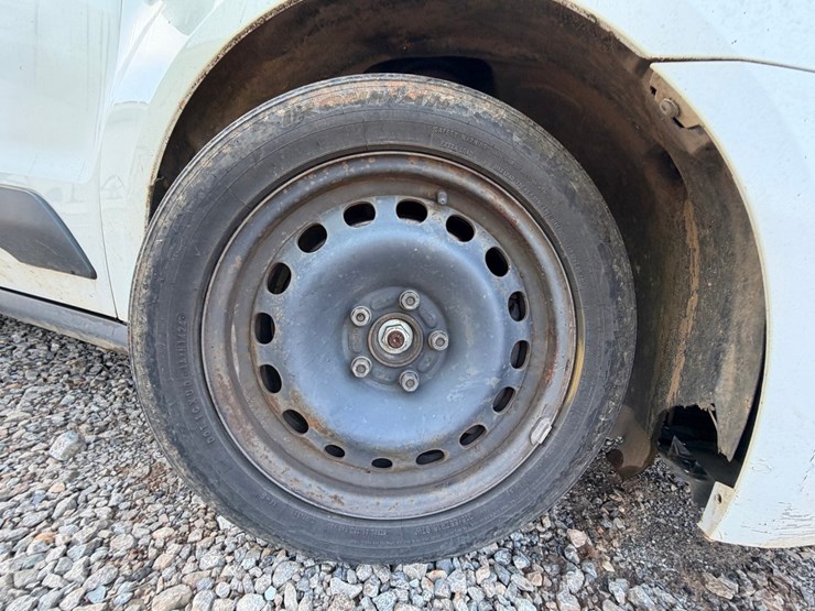 #4553-•-2015-ford-transit-connect-cargo-van-image-61