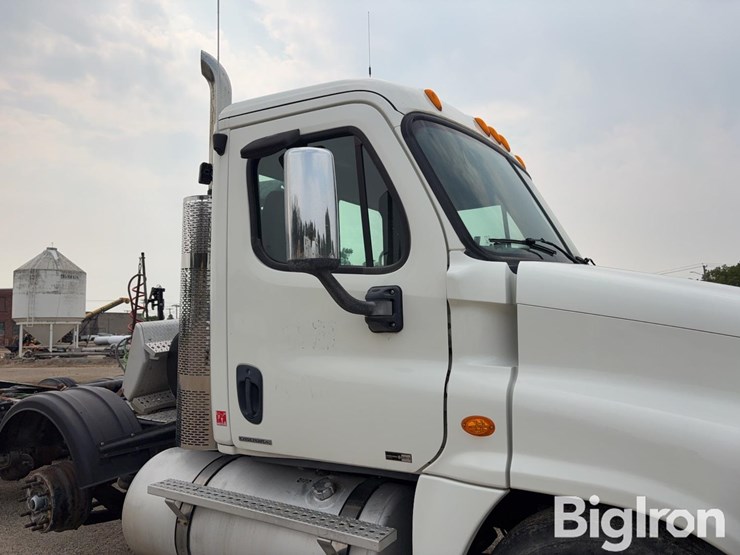 2012-freightliner-cascadia-tri/a-cab-&-chassis-image-15