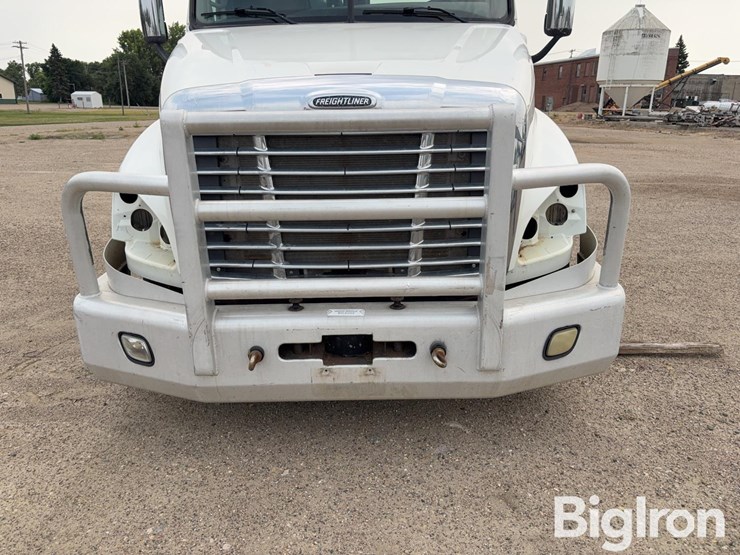 2012-freightliner-cascadia-tri/a-cab-&-chassis-image-12
