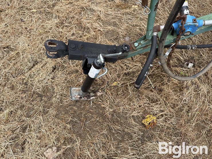 john-deere-10’-pull-type-sprayer-image-9