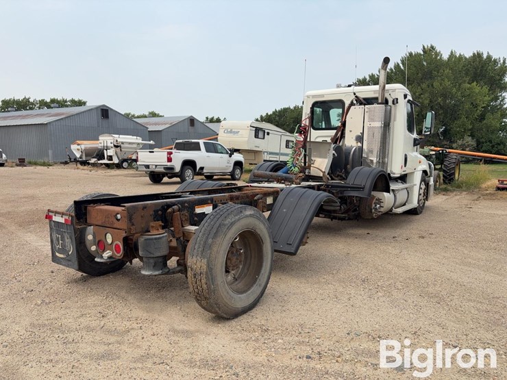 2012-freightliner-cascadia-tri/a-cab-&-chassis-image-5