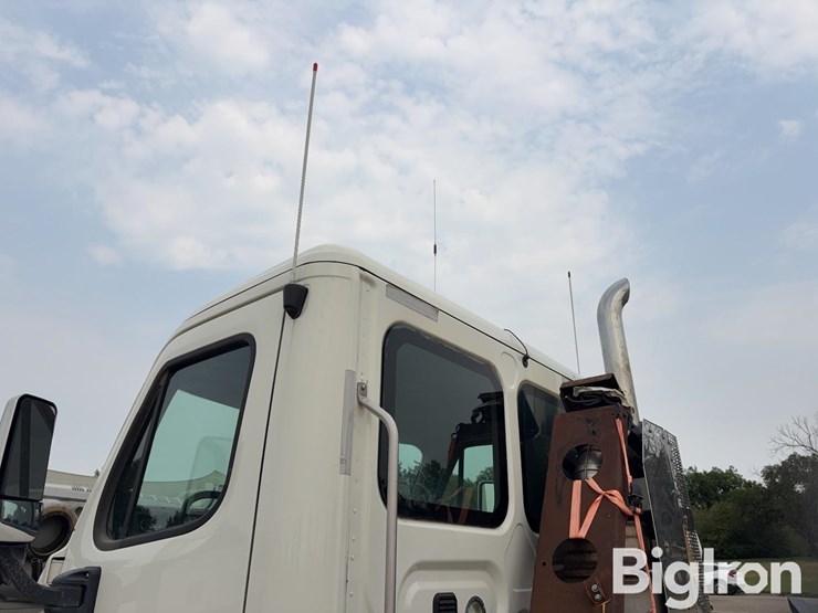 2012-freightliner-cascadia-tri/a-cab-&-chassis-image-9