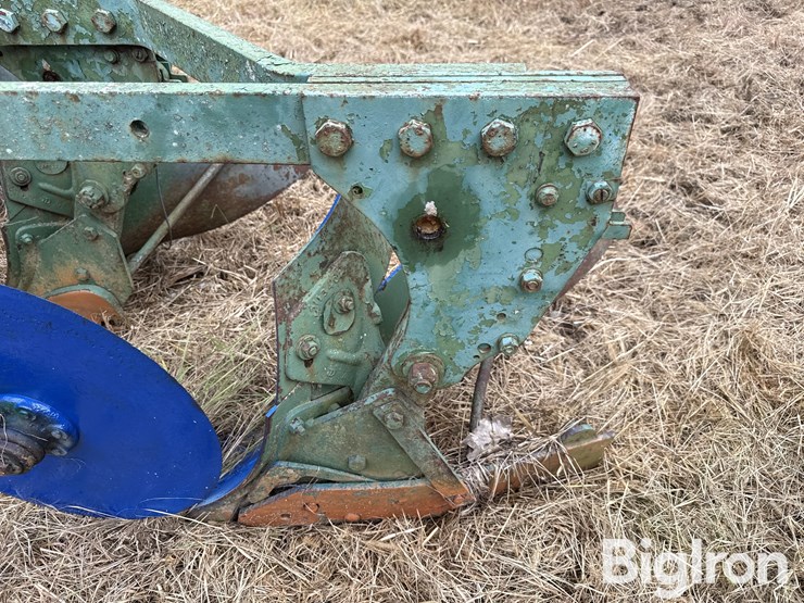 john-deere-3-pt-bottom-plow-image-9