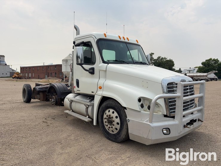2012-freightliner-cascadia-tri/a-cab-&-chassis-image-3