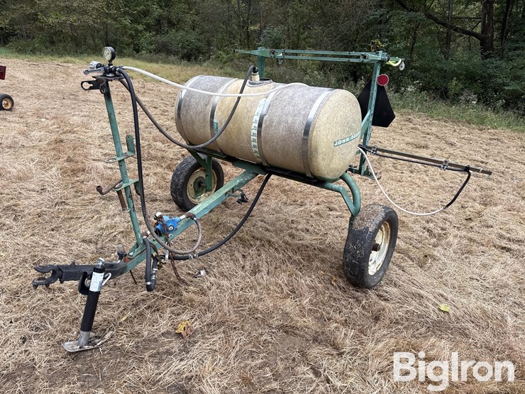 john-deere-10’-pull-type-sprayer-image-1