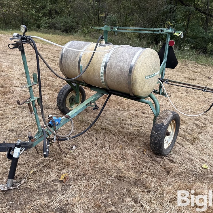 John Deere 10’ Pull-Type Sprayer