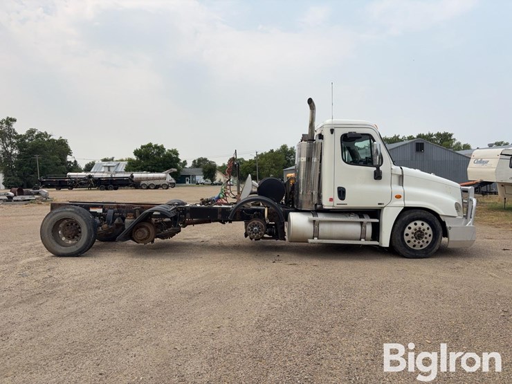 2012-freightliner-cascadia-tri/a-cab-&-chassis-image-4