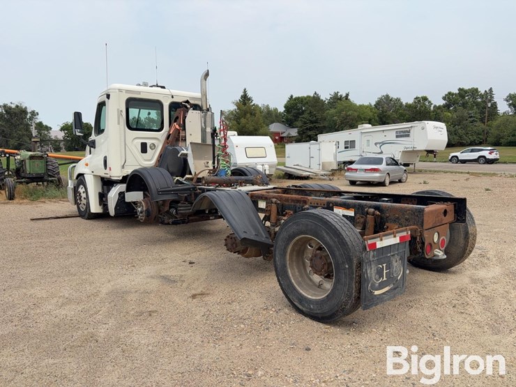 2012-freightliner-cascadia-tri/a-cab-&-chassis-image-7