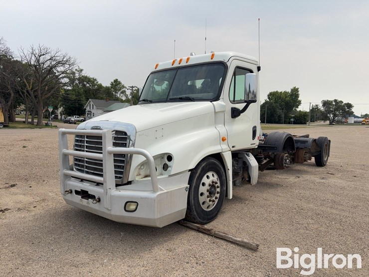 2012-freightliner-cascadia-tri/a-cab-&-chassis-image-1