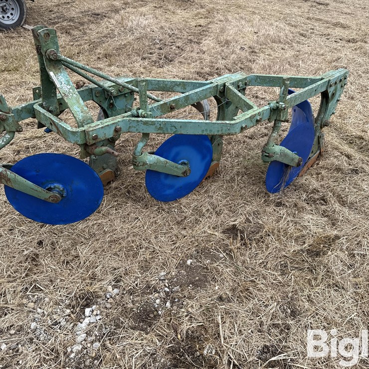 John Deere 3-Pt Bottom Plow