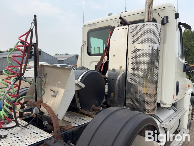 2012-freightliner-cascadia-tri/a-cab-&-chassis-image-17