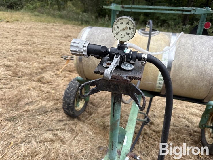 john-deere-10’-pull-type-sprayer-image-10
