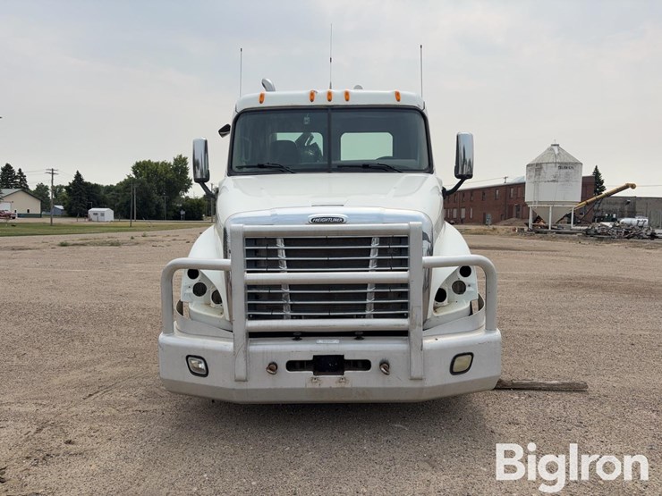2012-freightliner-cascadia-tri/a-cab-&-chassis-image-2