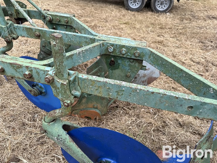 john-deere-3-pt-bottom-plow-image-10