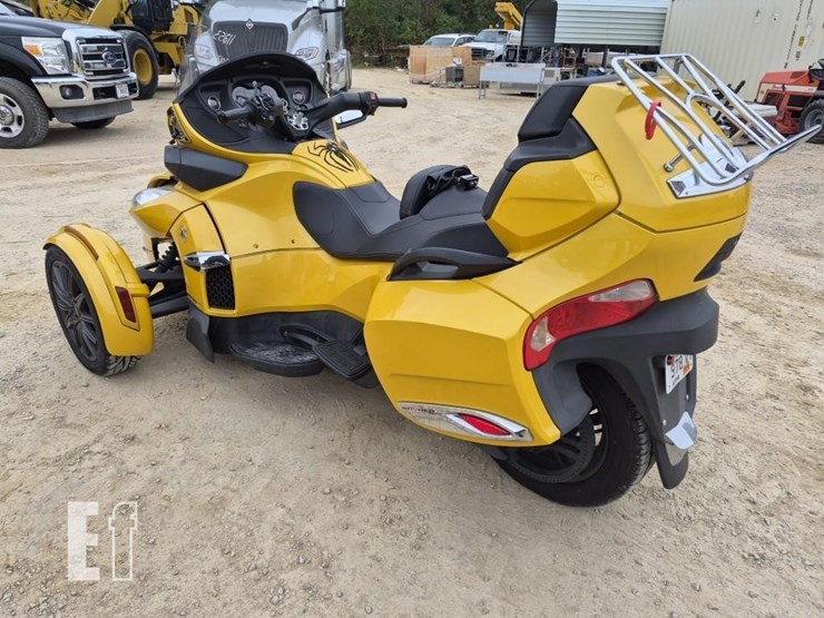 2013-can-am-spyder-rt-image-2