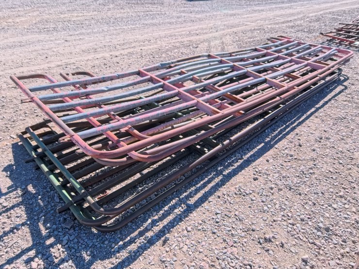 #2021-•-16ft-corral-panels-(7-count)-image-1
