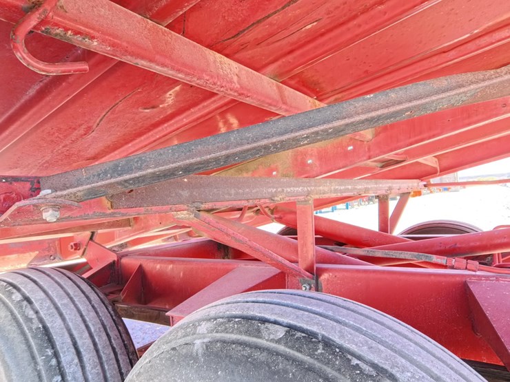 #1029-•-new-holland-1033-small-square-bale-stacker-image-29