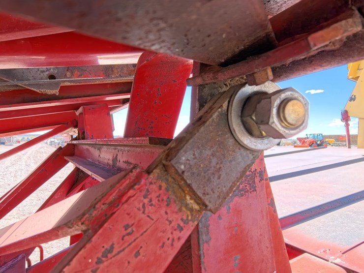 #1029-•-new-holland-1033-small-square-bale-stacker-image-31