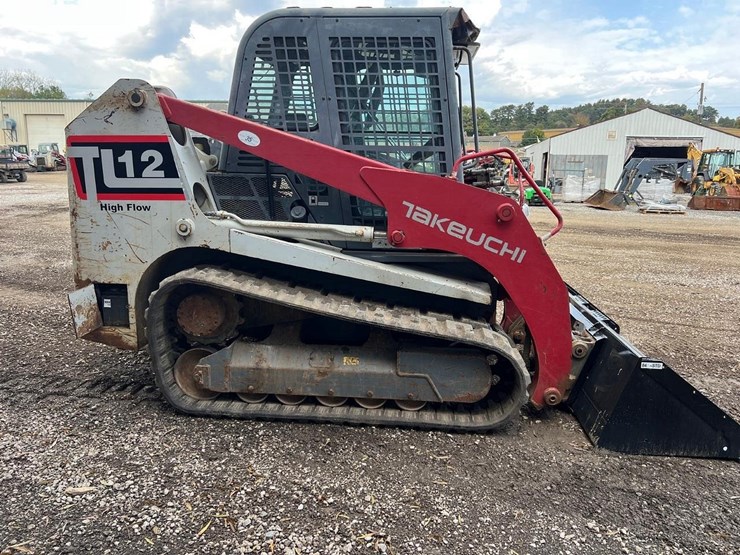 2014-takeuchi-tl12-skid-steer-loader-image-9