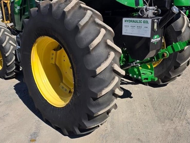 2019-john-deere-5100e-image-30