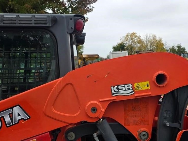 2016-kubota-ssv65-image-16