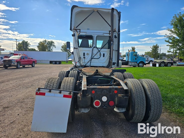2019-freightliner-cascadia-125-t/a-day-cab-truck-tractor-image-6