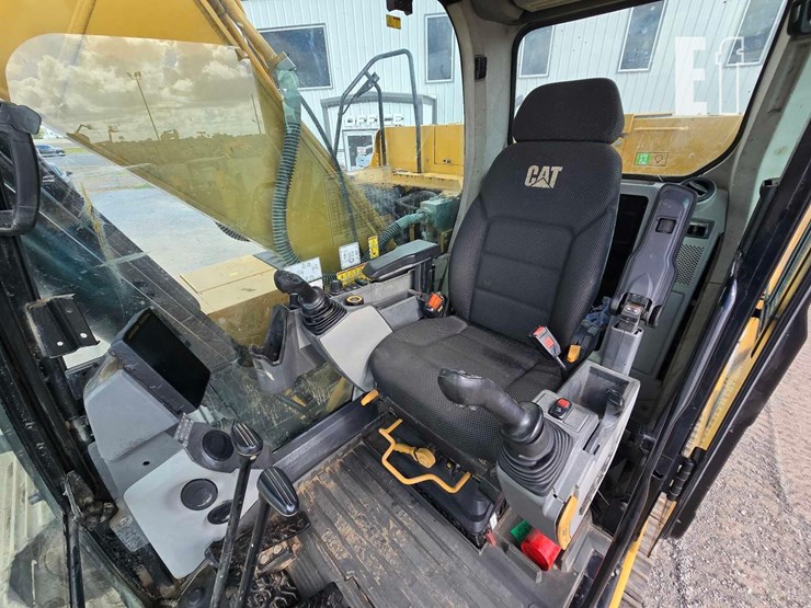 2018-caterpillar-320gc-image-14