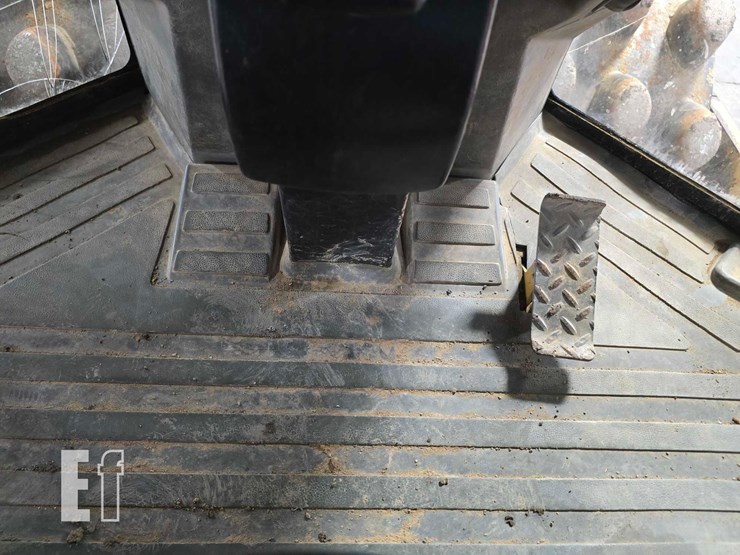 2012-caterpillar-cp56-image-19