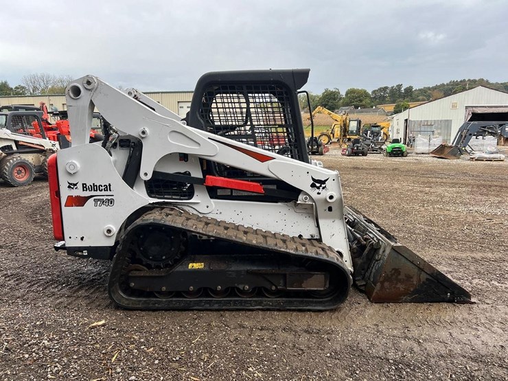 2022-bobcat-t740-skid-steer-loader-image-7