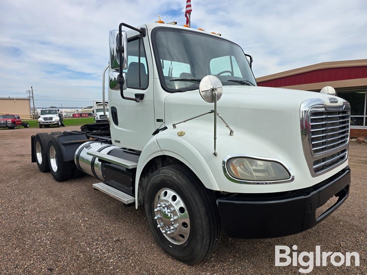 2012-freightliner-m2-112-t/a-truck-tractor-image-3